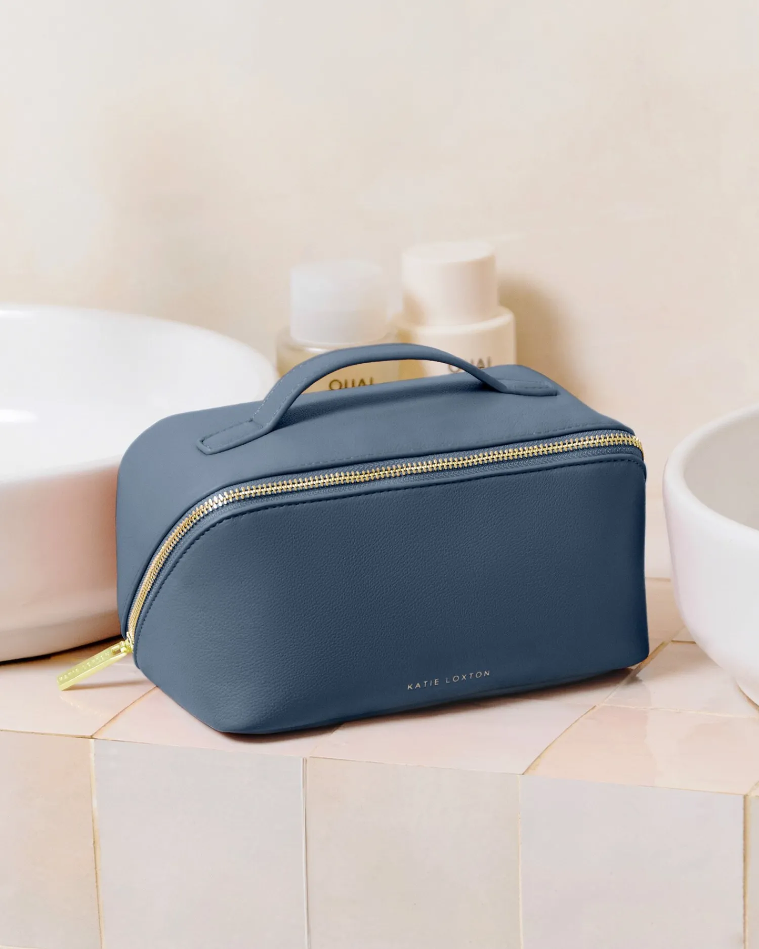Katie Loxton Medium Make Up And Wash Bag Navy Hot